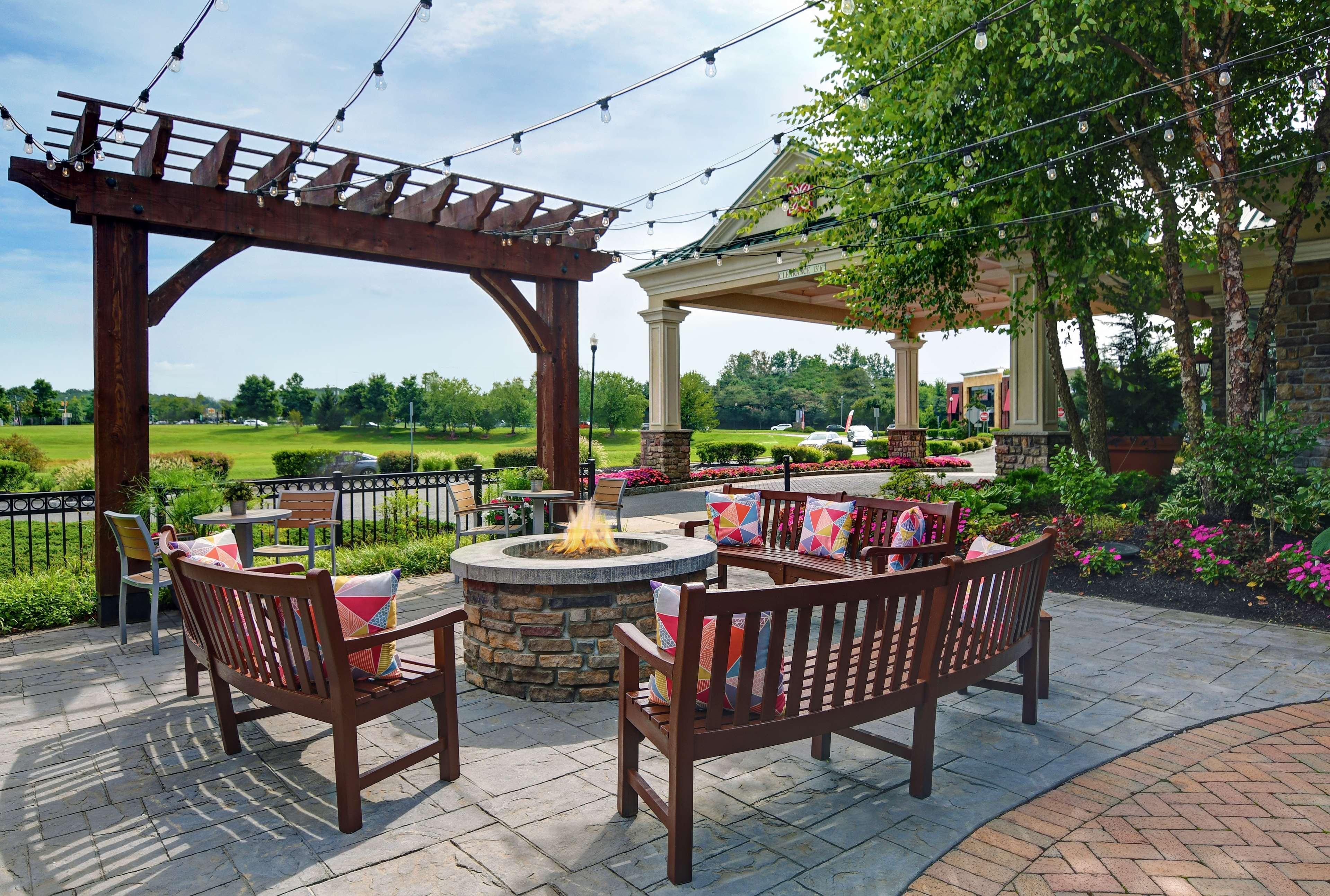 Hilton Garden Inn Hamilton Бордентаун Экстерьер фото